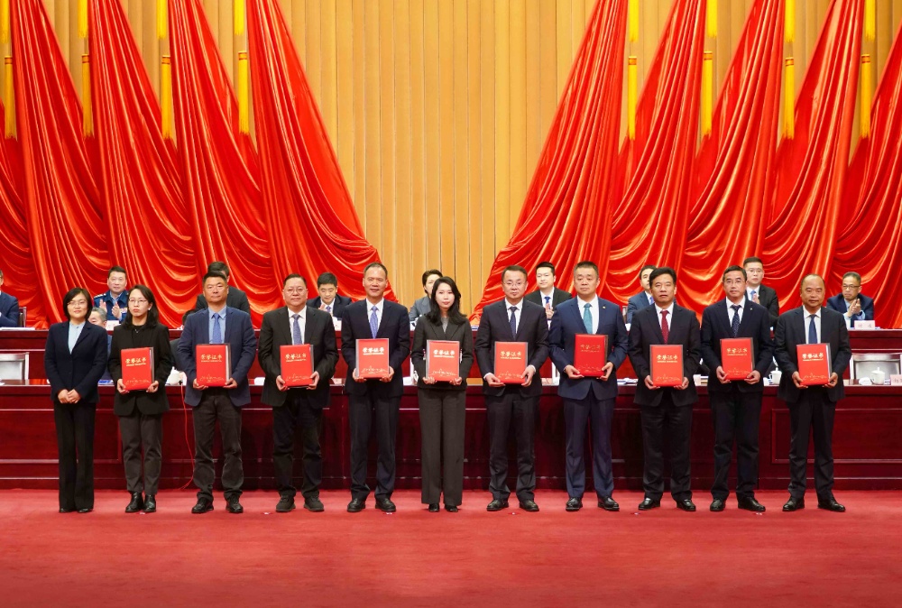 颁奖-蕾董（修图后）