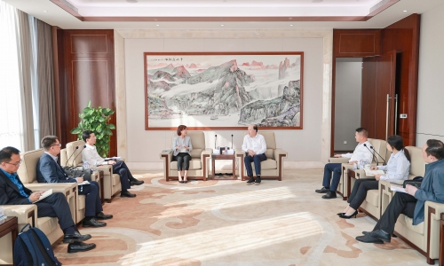 中国农业银行新加坡分行总司理郭薇莅临腾博会官网调研