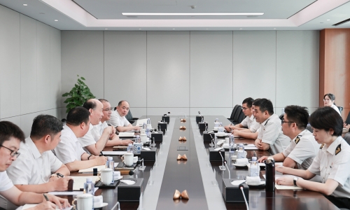 嘉兴海关党委书记、、关长吕期莅临腾博会官网调研