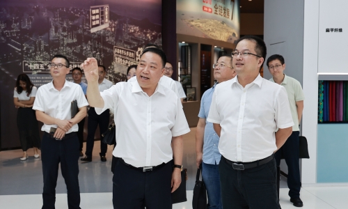 浙江省总工会党组成员、、、副主席施科莅临腾博会官网调研