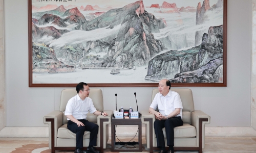 桐乡市委常委王志军莅临腾博会官网调研