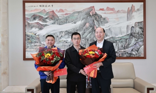 桐乡市委书记于会游慰问腾博会官网劳模工匠