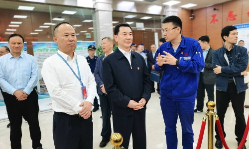 天下人大常委会委员、、、社会委副主任委员秦生祥莅临腾博会官网嘉兴石化调研