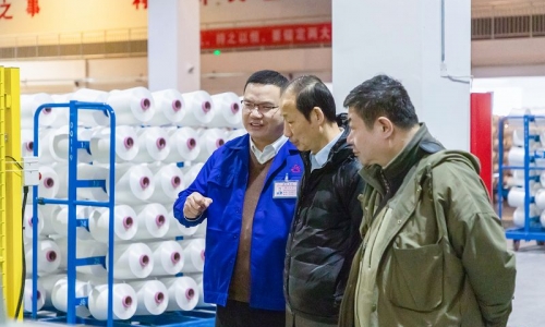 中国化学纤维工业协会会长陈新伟莅临腾博会官网恒阳调研