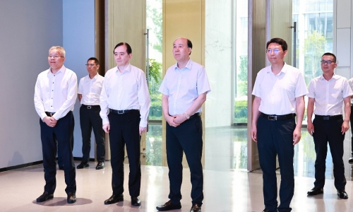 深化产改赋能 慰问劳模先进丨浙江省人大常委会副主任、、、省总工会主席刘忻莅临腾博会官网